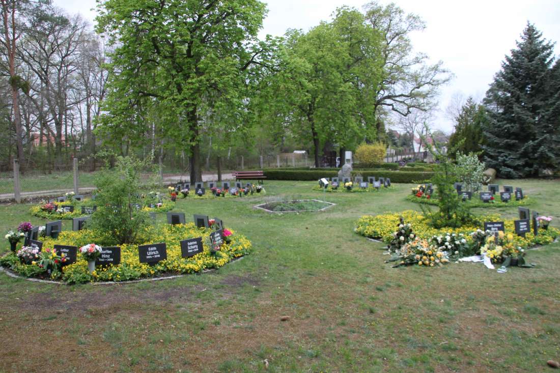 Waldfriedhof Annaburg - halbanonym